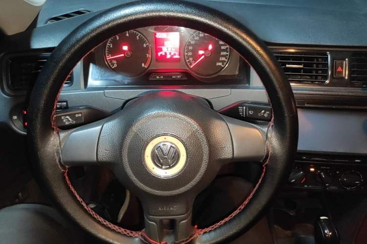 Used Volkswagen Santana 2015 1.6L Automatic Fashion Edition Steering Wheel