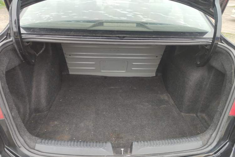 Used Volkswagen Santana 2015 1.6L Automatic Comfort Edition Trunk