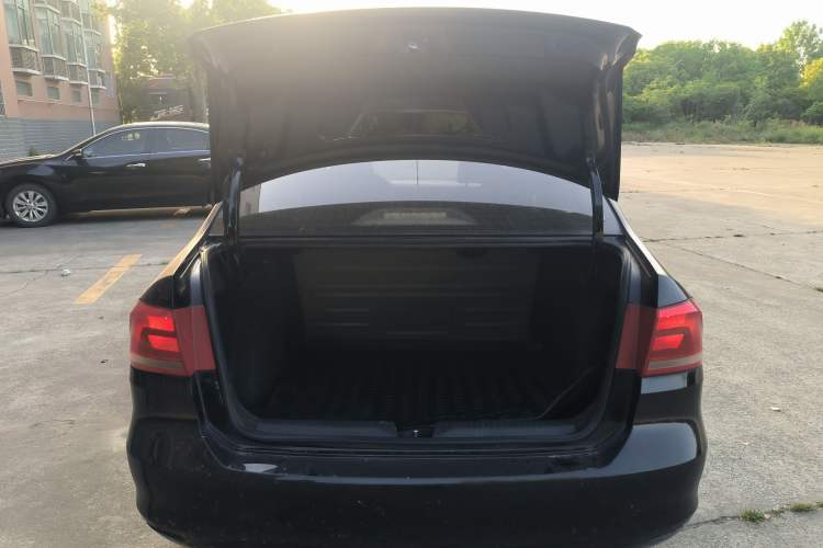 Used Volkswagen Santana 2015 1.4L Manual Fashion Edition Trunk