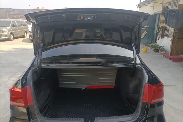 Used Volkswagen Santana 2015 1.6L Manual Fashion Edition Trunk