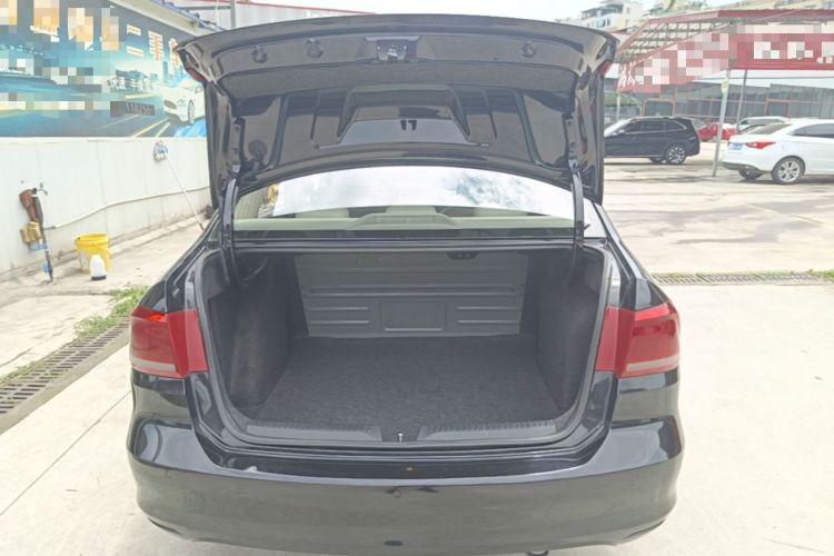 Used Volkswagen Santana 2015 1.6L Automatic Comfort Edition Trunk