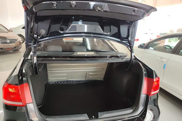 Used Volkswagen Santana 2015 1.4L Manual Fashion Edition Trunk