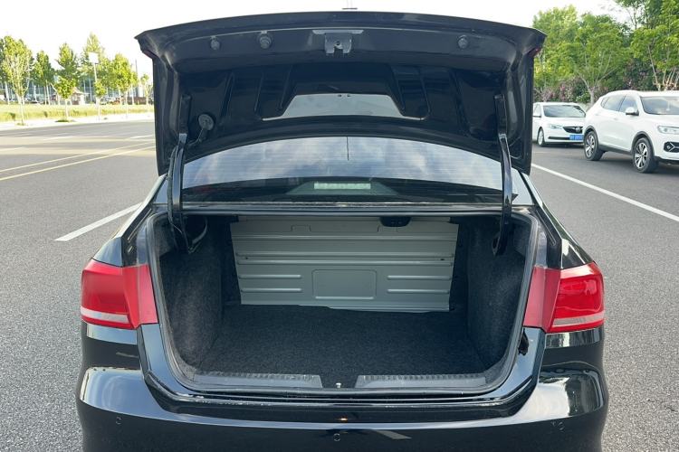 Used Volkswagen Santana 2015 1.6L Manual Comfort Edition Trunk