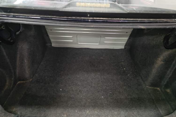 Used Volkswagen Santana 2015 1.6L Automatic Fashion Edition Trunk