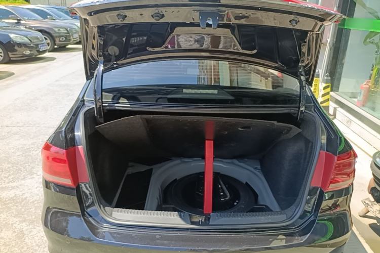 Used Volkswagen Santana 2015 1.6L Automatic Comfort Edition Trunk