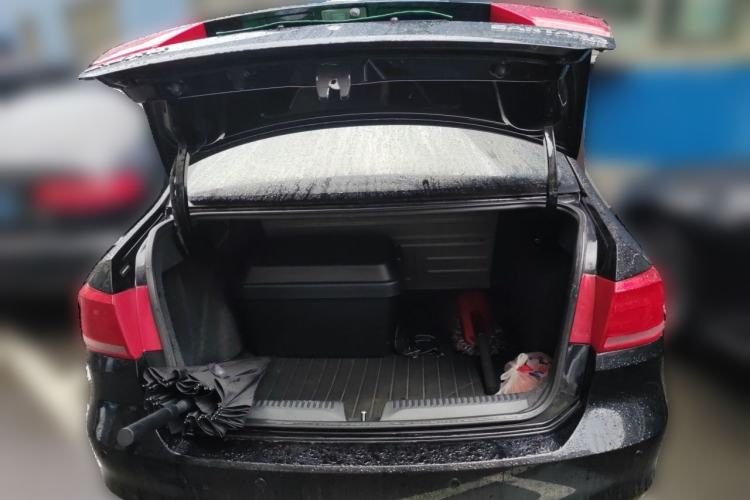 Used Volkswagen Santana 2015 1.6L Manual Fashion Edition Trunk