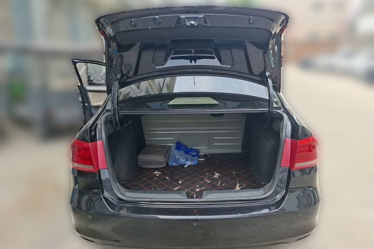 Used Volkswagen Santana 2015 1.4L Manual Comfort Edition Trunk