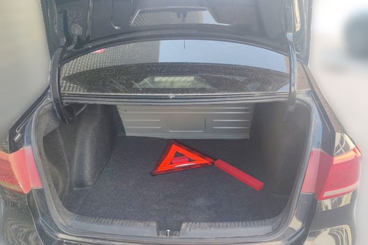 Used Volkswagen Santana 2015 1.6L Manual Comfort Edition Trunk