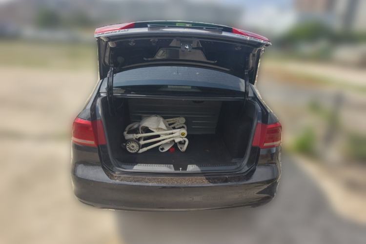 Used Volkswagen Santana 2015 1.6L Manual Comfort Edition Trunk