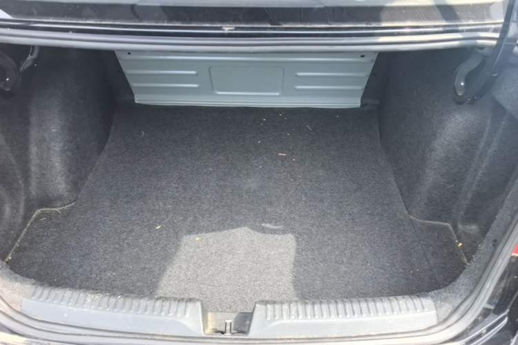 Used Volkswagen Santana 2015 1.4L Manual Fashion Edition Trunk