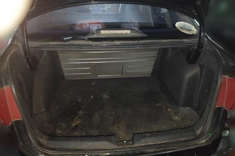 Used Volkswagen Santana 2015 1.6L Automatic Fashion Edition Trunk