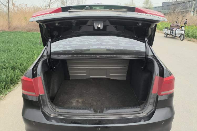 Used Volkswagen Santana 2015 1.6L Manual Comfort Edition Trunk