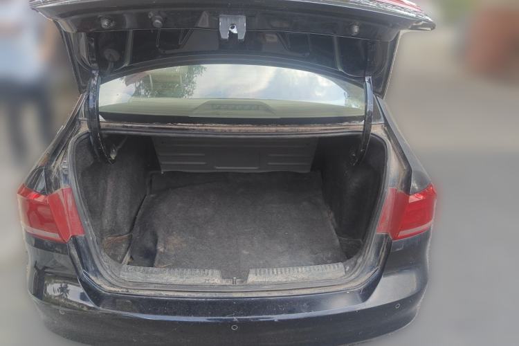 Used Volkswagen Santana 2015 1.6L Automatic Comfort Edition Trunk