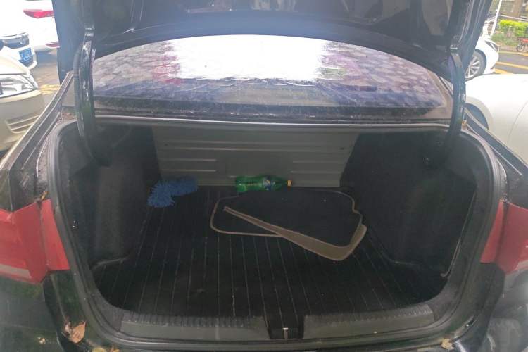 Used Volkswagen Santana 2015 1.6L Manual Fashion Edition Trunk