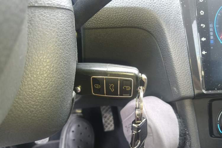 Used Volkswagen Santana 2015 1.6L Manual Fashion Edition Vehicle Key