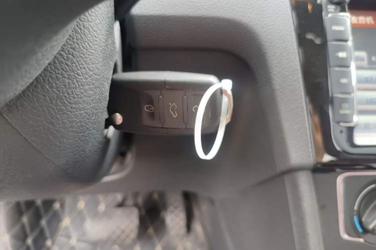 Used Volkswagen Santana 2015 1.6L Automatic Comfort Edition Vehicle Key