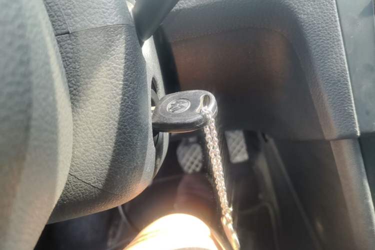 Used Volkswagen Santana 2015 1.6L Manual Fashion Edition Vehicle Key