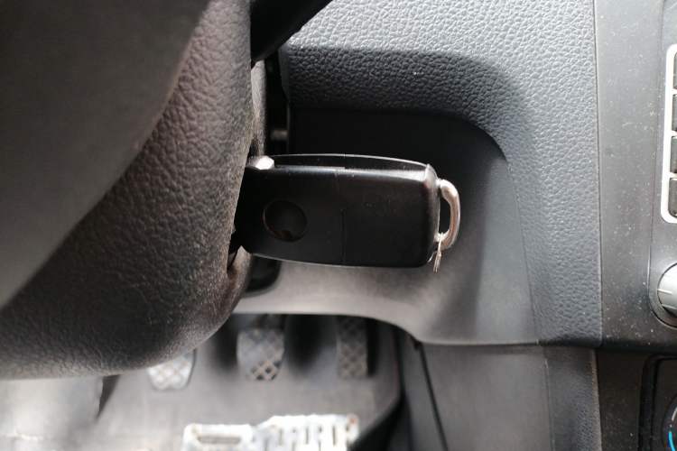 Used Volkswagen Santana 2015 1.6L Manual Fashion Edition Vehicle Key