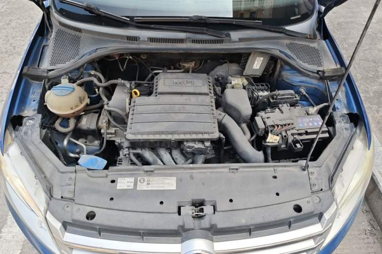 Used Volkswagen Santana 2015 1.6L Automatic Comfort Edition Engine Bay