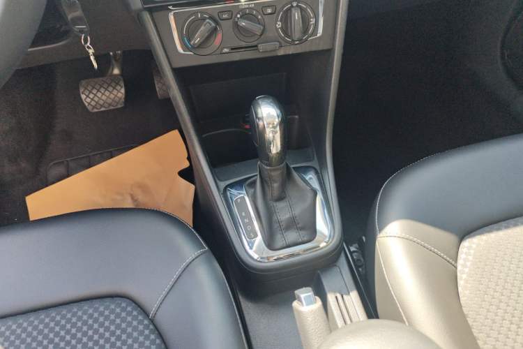 Used Volkswagen Santana 2015 Haval H6 1.6L Automatic Comfort Model Gear Lever