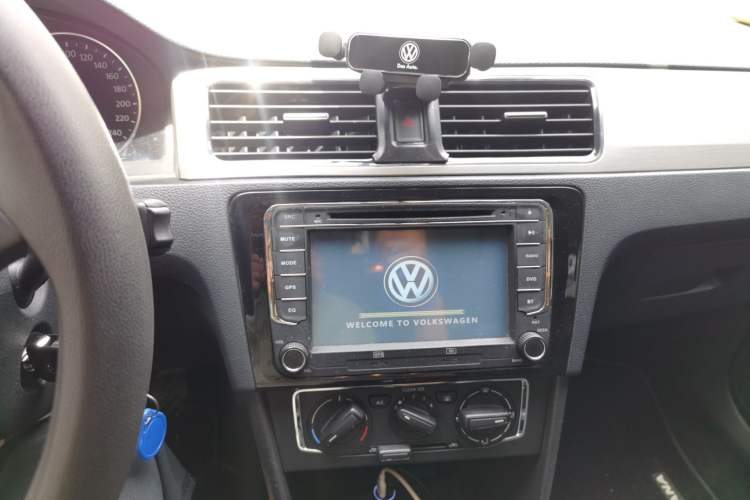 Used Volkswagen Santana 2015 Haval H9 1.6L Manual Comfort Edition Audio And AC Panel