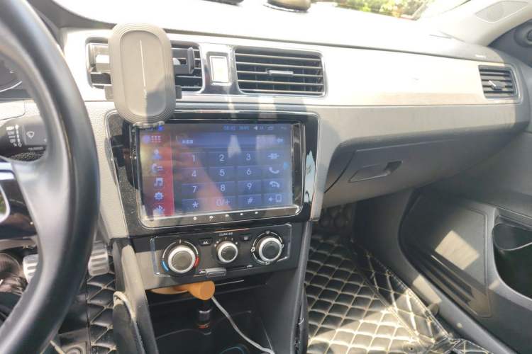 Used Volkswagen Santana 2015 Haval H9 1.6L Manual Comfort Edition Audio And AC Panel