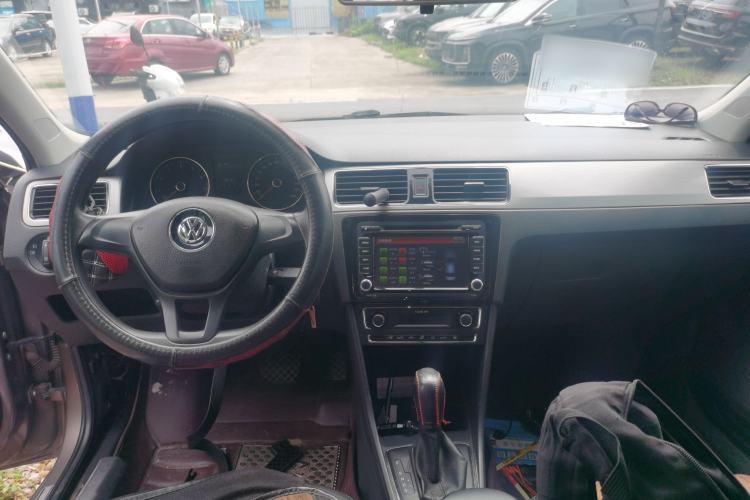 Used Volkswagen Santana 2015 HaoNa 230TSI DSG Comfort Model Center Console