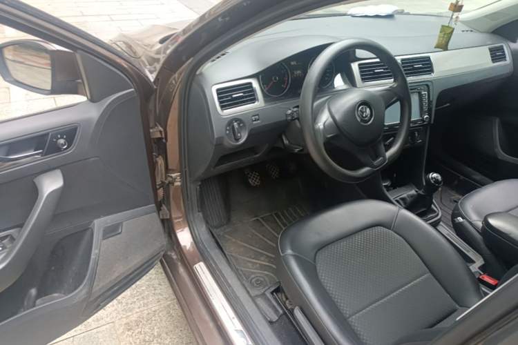 Used Volkswagen Santana 2015 Haval H9 1.6L Manual Comfort Edition Driver Seat