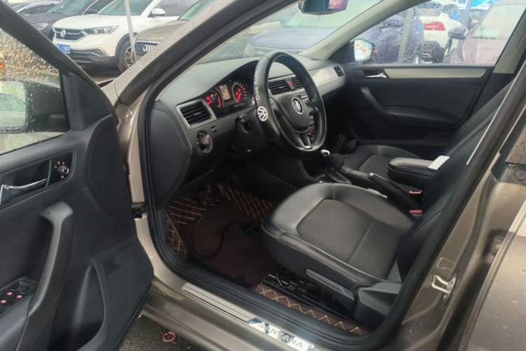 Used Volkswagen Santana 2015 Haval H6 1.6L Automatic Comfort Model Driver Seat