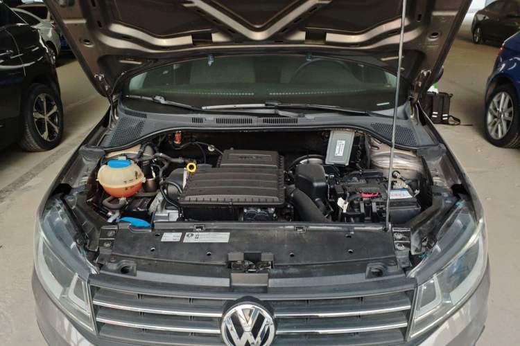 Used Volkswagen Santana 2015 Haval H6 1.6L Automatic Luxury Model Engine Bay