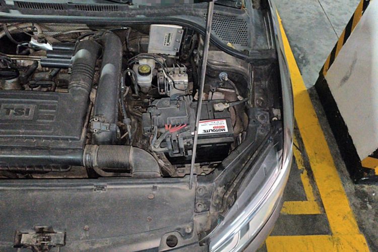 Used Volkswagen Santana 2015 HaoNa 230TSI DSG Comfort Model Engine Bay Left