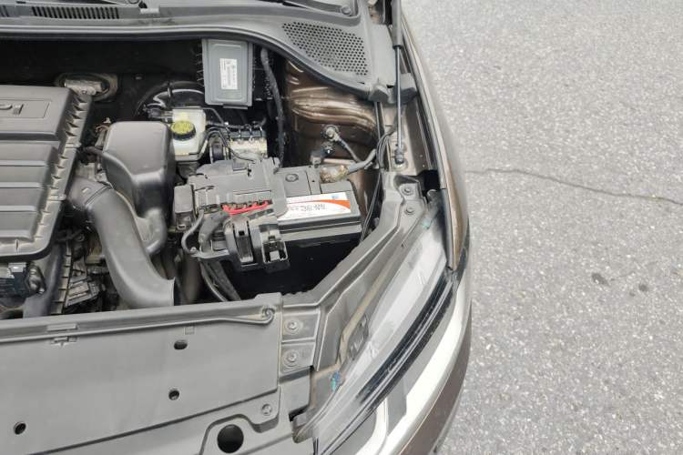 Used Volkswagen Santana 2015 Haval H9 1.6L Manual Comfort Edition Engine Bay Left