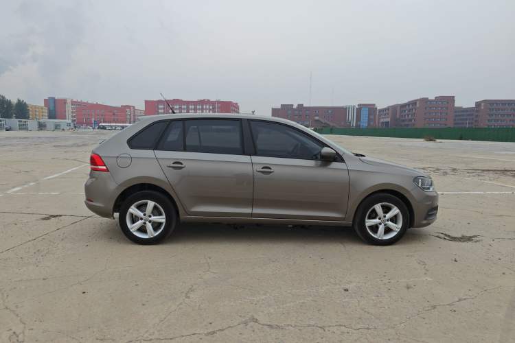 Used Volkswagen Santana 2015 Haval H6 1.6L Automatic Luxury Model Exterior 2