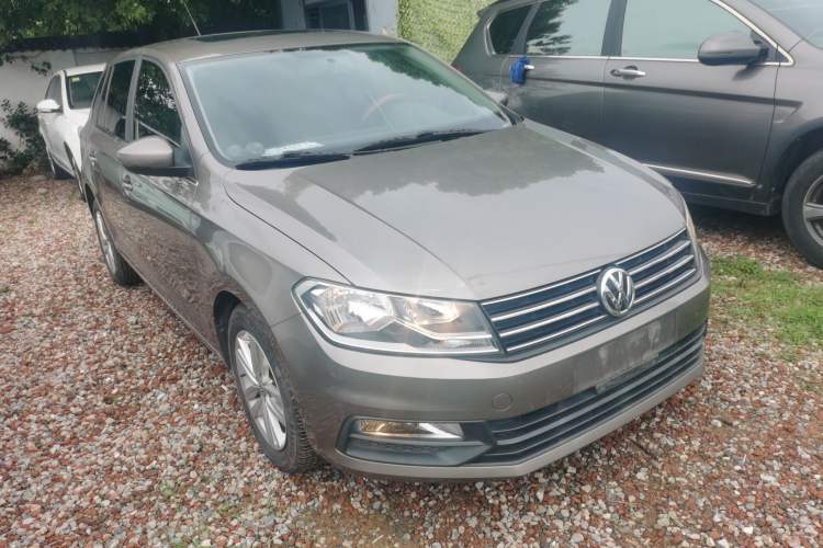 Used Volkswagen Santana 2015 HaoNa 230TSI DSG Comfort Model Front Right 45 Deg