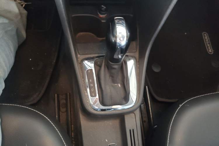 Used Volkswagen Santana 2015 Haval H6 1.6L Automatic Comfort Model Gear Lever