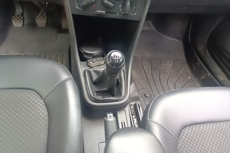 Used Volkswagen Santana 2015 Haval H9 1.6L Manual Comfort Edition Gear Lever