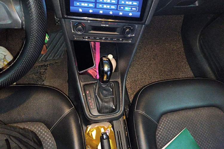 Used Volkswagen Santana 2015 HaoNa 230TSI DSG Comfort Model Gear Lever