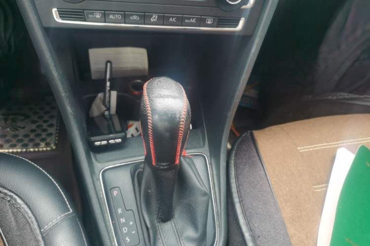 Used Volkswagen Santana 2015 HaoNa 230TSI DSG Comfort Model Gear Lever