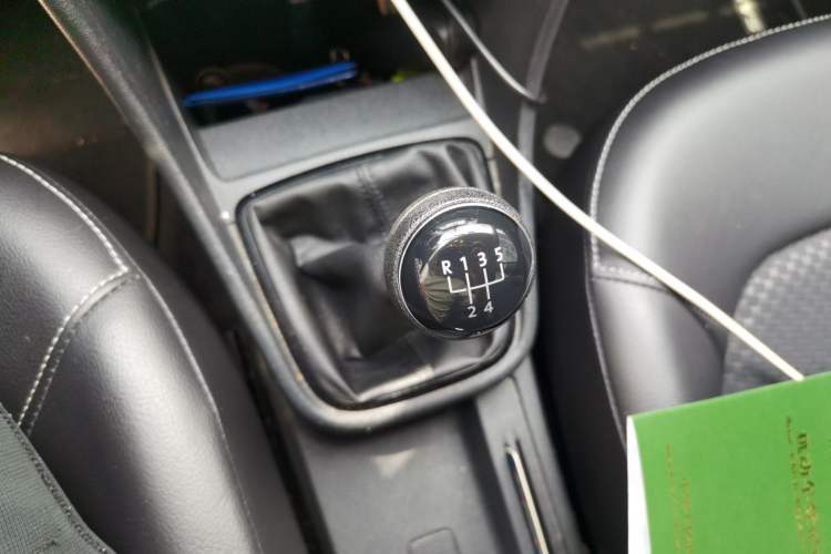 Used Volkswagen Santana 2015 Haval H9 1.6L Manual Comfort Edition Gear Lever
