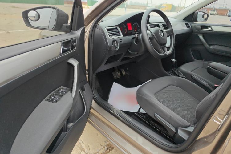Used Volkswagen Santana 2015 Haval H6 1.6L Automatic Luxury Model Interior 4
