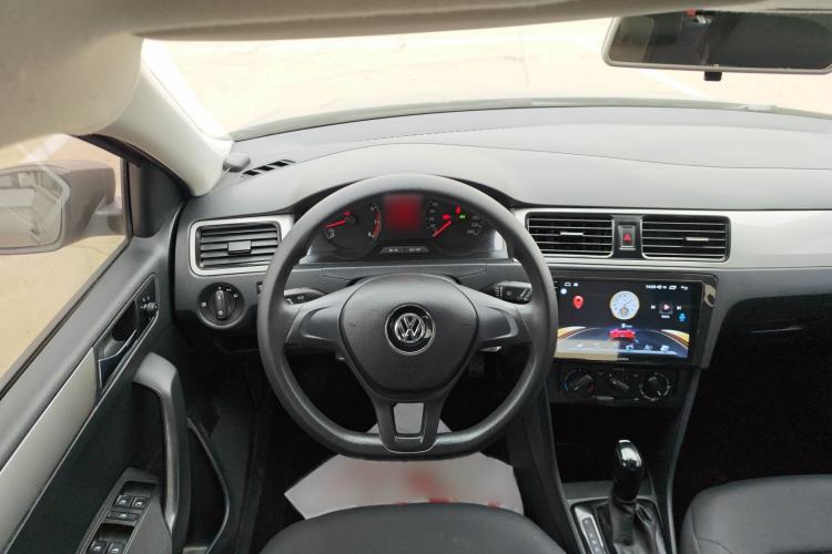 Used Volkswagen Santana 2015 Haval H6 1.6L Automatic Luxury Model Interior 4