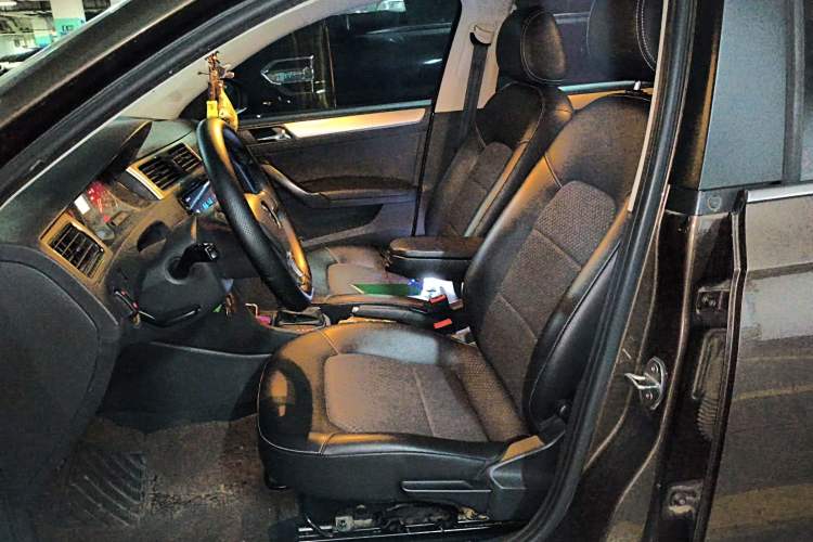 Used Volkswagen Santana 2015 HaoNa 230TSI DSG Comfort Model Left Front Seat