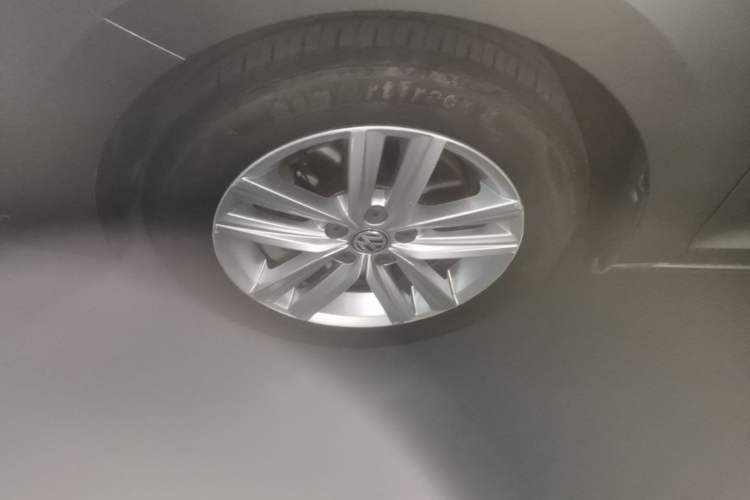 Used Volkswagen Santana 2015 HaoNa 230TSI DSG Comfort Model Left Front Wheel Hub