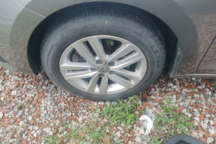 Used Volkswagen Santana 2015 HaoNa 230TSI DSG Comfort Model Left Front Wheel Hub