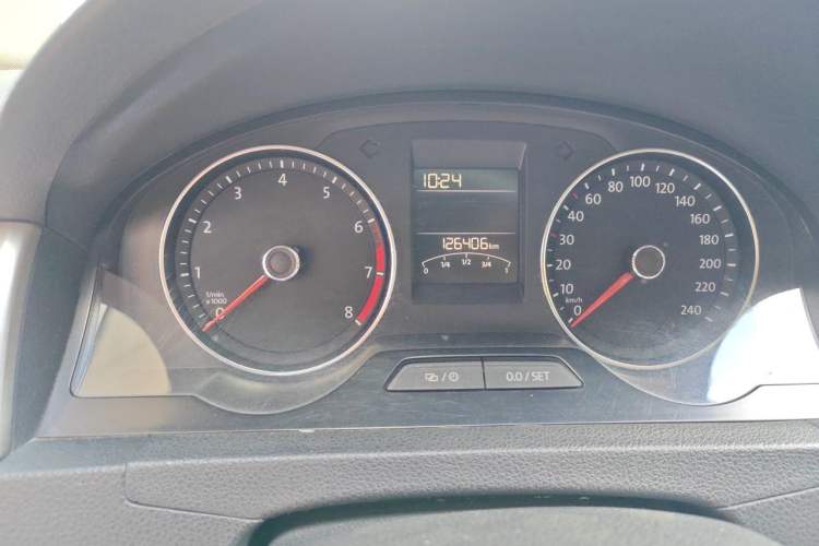 Used Volkswagen Santana 2015 Haval H6 1.6L Automatic Comfort Model Odometer Close Up