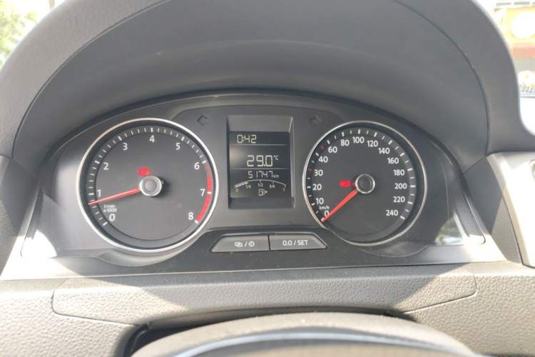 Used Volkswagen Santana 2015 Haval H9 1.6L Manual Comfort Edition Odometer Close Up