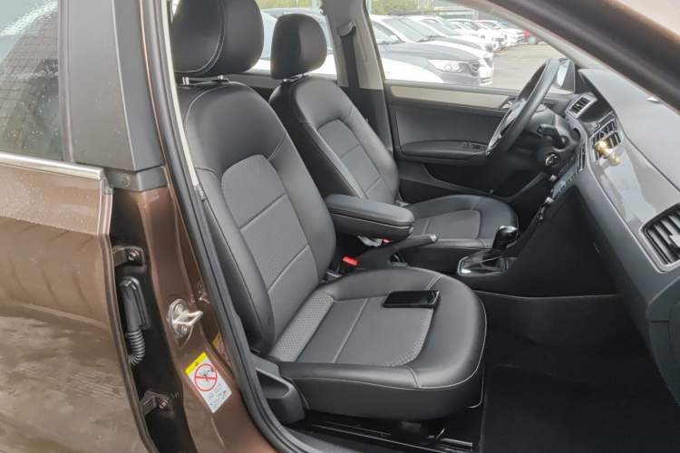 Used Volkswagen Santana 2015 Haval H6 1.6L Automatic Comfort Model Right Front Seat