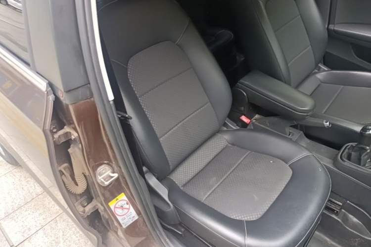 Used Volkswagen Santana 2015 Haval H9 1.6L Manual Comfort Edition Right Front Seat