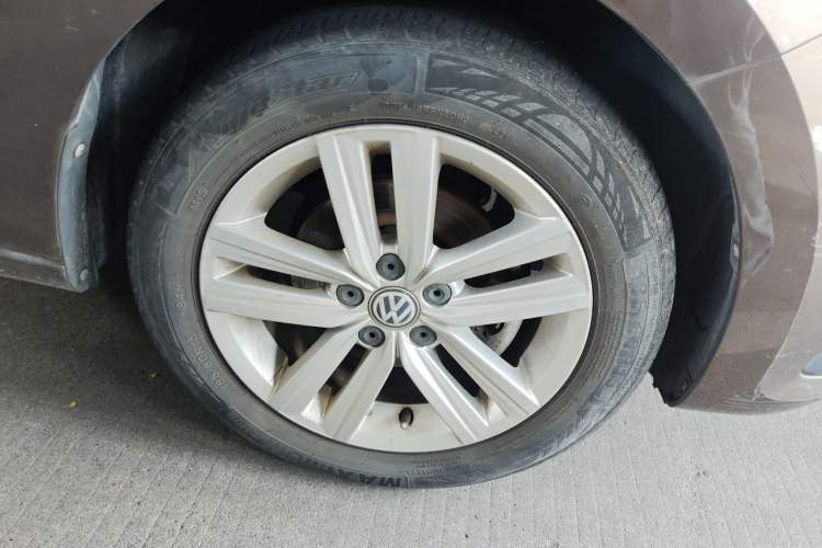 Used Volkswagen Santana 2015 Haval H6 1.6L Automatic Comfort Model Right Front Wheel Hub