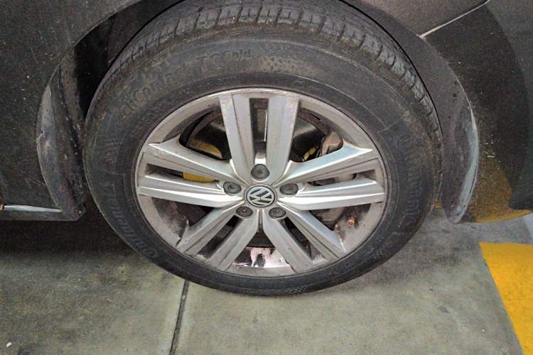 Used Volkswagen Santana 2015 HaoNa 230TSI DSG Comfort Model Right Front Wheel Hub